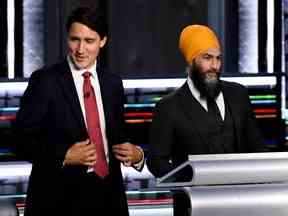 Justin Trudeau et Jagmeet Singh participent à un débat électoral fédéral à Gatineau, au Québec, le 9 septembre 2021.