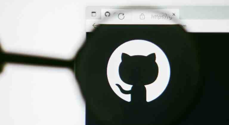 GitHub licencie 10 % et passe entièrement à distance