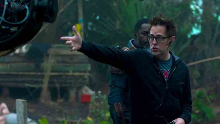 James Gunn veut que son univers DC "élève à nouveau" les écrivains et s'assure que les scripts sont prêts avant qu'ils ne tournent
