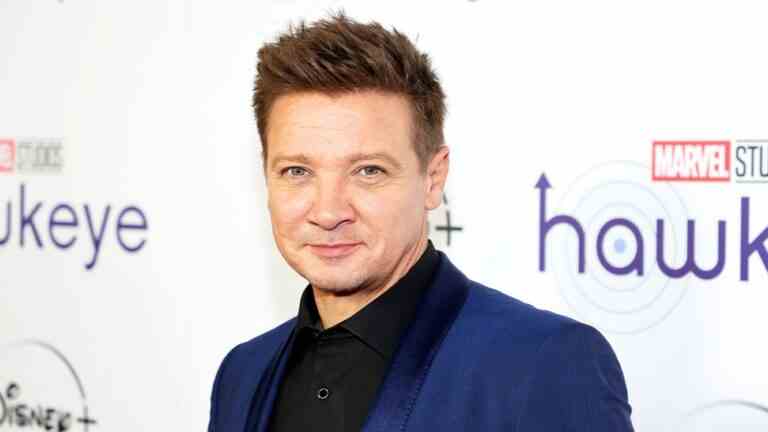 Jeremy Renner partage un aperçu de "l'entraînement de stimulation électrique" pour la récupération après un accident de chasse-neige
