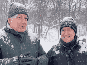 Le commissaire au marché intérieur de l'Union européenne, Thierry Breton, à gauche, et le ministre canadien de l'Industrie, François-Philippe Champagne, partent pêcher sur la glace à Québec le 29 janvier 2023.