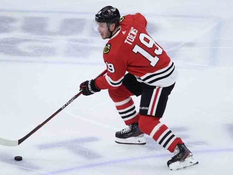 Jonathan Toews des Blackhawks face aux longs symptômes du COVID-19