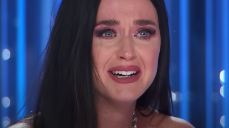  Katy Perry crie "Notre pays nous a f—échoués !"  L'audition "American Idol" d'After School Shooting Survivor la laisse en larmes : "Ce n'est pas OK"
	
	
