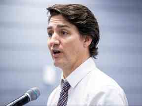 Le premier ministre Justin Trudeau répond aux questions des médias, au bureau du syndicat SEIU Healthcare à Richmond Hill, en Ontario.  22 février 2023.