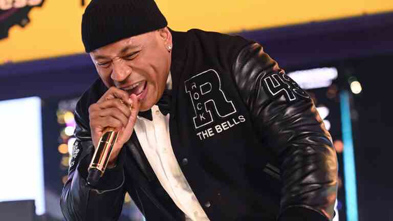 LL Cool J dit qu'il "ne lâche pas" le nouvel album après avoir tweeté - puis supprimé - ce n'est pas "digne" de la sortie Les plus populaires doivent être lus Inscrivez-vous aux newsletters Variety Plus de nos marques
	
	
