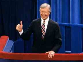 Le président des États-Unis Jimmy Carter prononce son discours acceptant la nomination de son parti à la réélection à la présidence des États-Unis lors de la Convention nationale démocrate de 1980 au Madison Square Garden de New York, New York, le 13 août 1980.