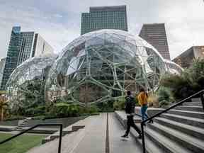 Les bureaux d'Amazon au centre-ville de Seattle.  Le PDG Andy Jassy souhaite que les employés reviennent au bureau au moins trois jours par semaine.