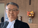 L'avocat de Calgary, Roger Song, fait partie de ceux qui ont signé une pétition visant à supprimer la capacité de la Law Society of Alberta d'imposer des cours de perfectionnement professionnel spécifiques tels que The Path, un module récent sur la «compétence culturelle» autochtone.