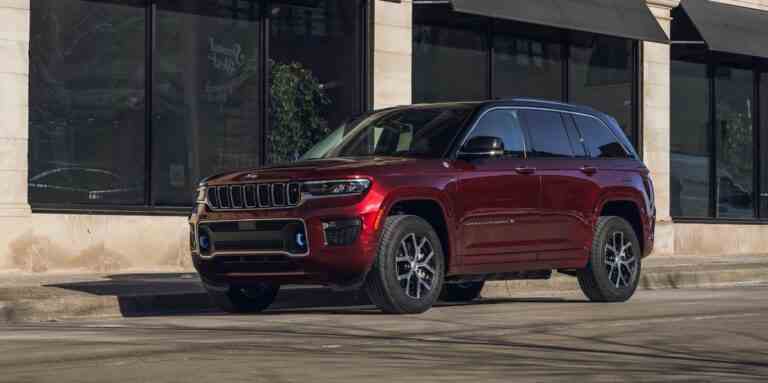 Le Jeep Grand Cherokee 4xe PHEV 2023 coûte cher pour économiser un peu