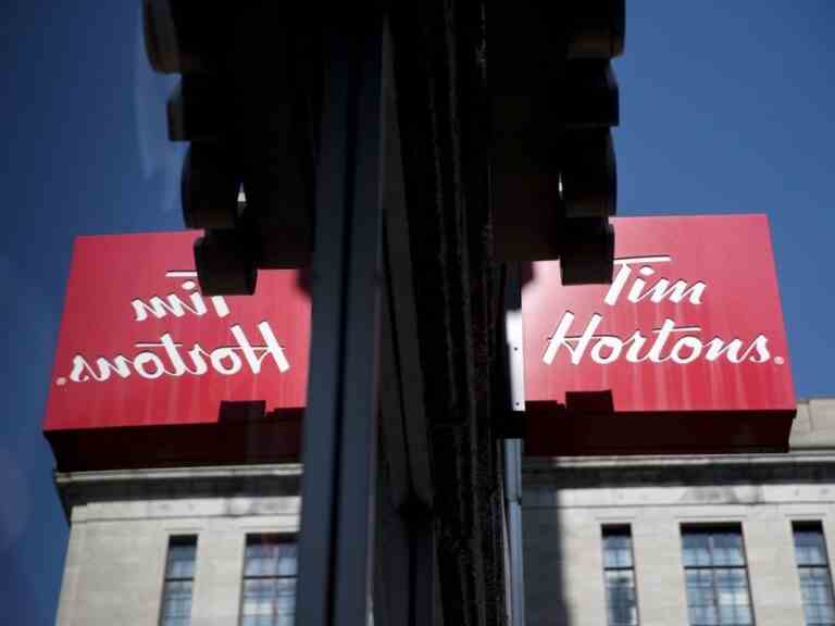 Le Pakistan à court d’argent se précipite pour un café Tim Hortons à 2 $