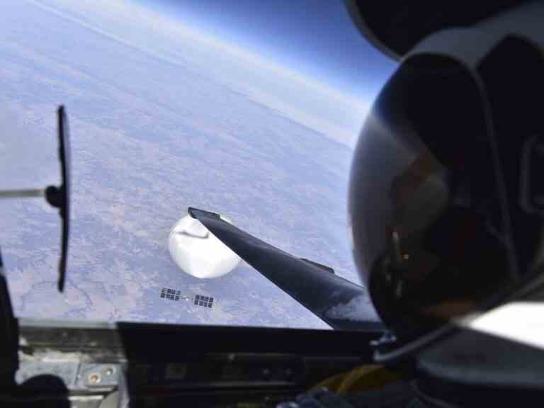 Le Pentagone publie une photo en gros plan d’un pilote d’un ballon chinois