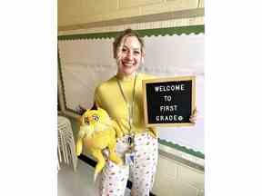 Sur cette photo non datée fournie par sa famille et ses avocats, Abigail Zwerner, enseignante de première année à la Richneck Elementary School de Newport News, en Virginie, est montrée dans sa classe.