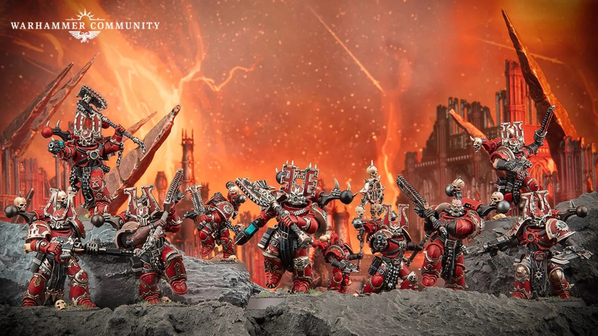 Warhammer 40,000 : Modèles des World Eaters Space Marines, personnages lourdement blindés qui portent une armure rouge ornée de crânes.