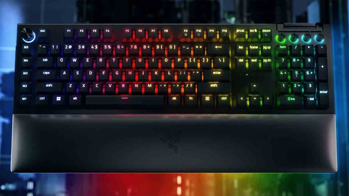 Le nouveau clavier de jeu sans fil BlackWidow V4 Pro de Razer est une bête avec un prix à la hauteur
