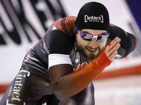 Le Canadien Laurent Dubreuil remporte la victoire au 500 mètres masculin lors de la Coupe du monde de patinage de vitesse de l'ISU à Calgary, en Alberta, le samedi 10 décembre 2022.