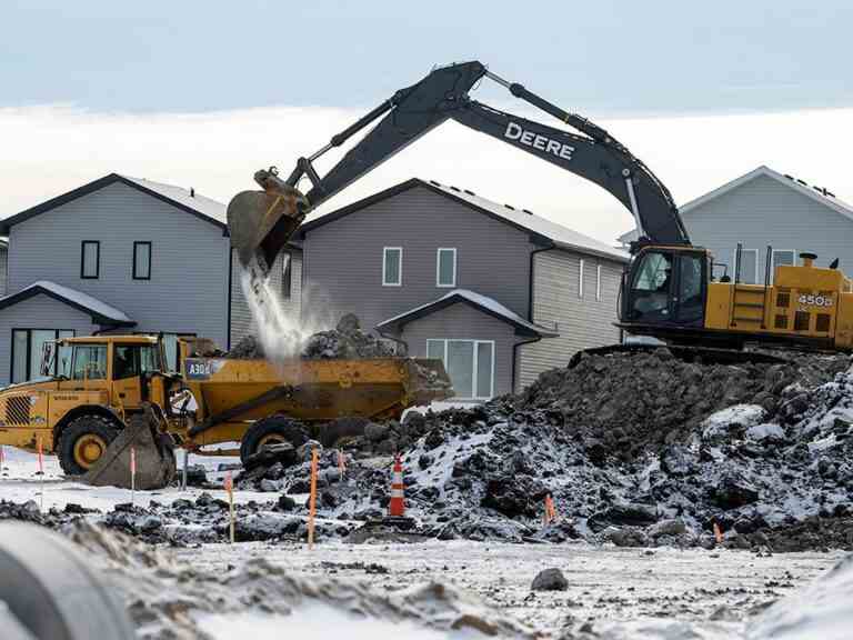 L’économie canadienne stagne au quatrième trimestre, recule en décembre