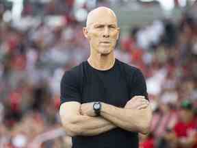 L'entraîneur-chef du FC de Toronto, Bob Bradley, est photographié avant l'action de la MLS contre le Charlotte FC à Toronto le samedi 23 juillet 2022.