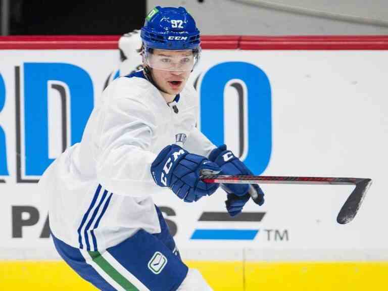 Les Canucks ramènent Vasily Podkolzin dans la LNH