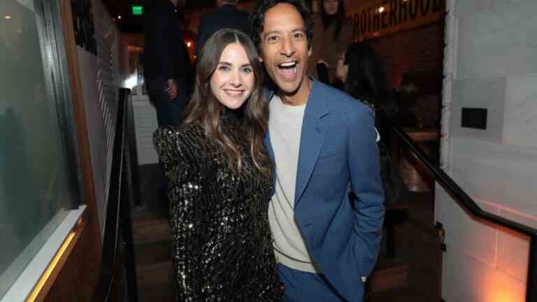 Les stars de la "communauté" Alison Brie et Danny Pudi "ont effacé leurs horaires" pour tourner le film de la Réunion cette année
	
	
