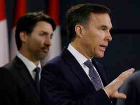 Le ministre des Finances du Canada, Bill Morneau, assiste à une conférence de presse avec le premier ministre Justin Trudeau à Ottawa, Ontario, Canada, le 11 mars 2020. REUTERS/Blair Gable/File Photo