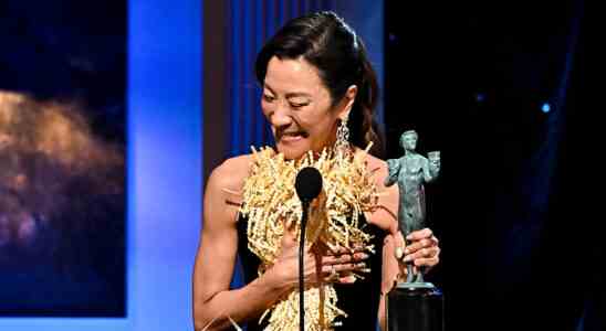 Michelle Yeoh devient la première gagnante du film asiatique de la meilleure actrice aux SAG Awards pour "Everything Everywhere All at Once"