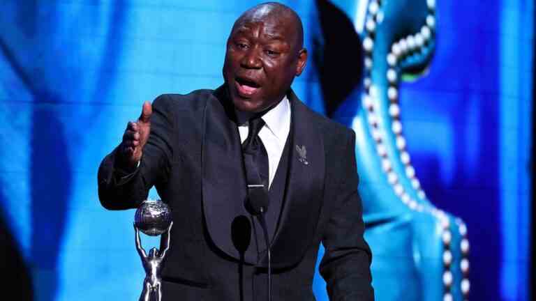 NAACP Image Awards : Benjamin Crump promet de « ne jamais cesser de combattre le racisme et la discrimination » dans la salle de classe et la salle d'audience
