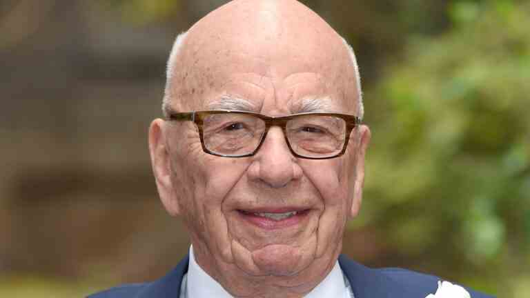 News Corp de Rupert Murdoch supprimera 1 250 emplois et licenciera 5 % de sa main-d'œuvre.
	
	
