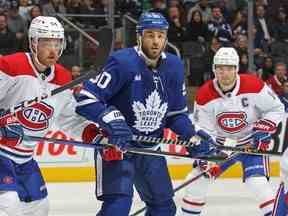 L'attaquant Ryan O'Reilly (au centre) fera ses débuts avec les Maple Leafs contre les Canadiens de Montréal au Scotiabank Arena samedi soir.