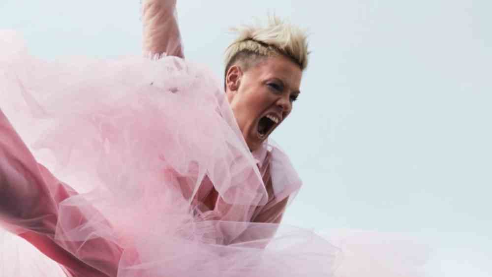 Pink annonce les dates de la tournée d'automne de « Trustfall »
	
	
