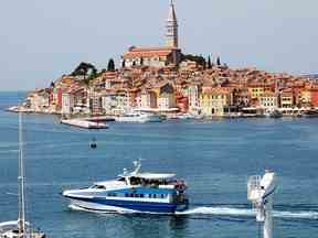 La romantique Rovinj de Croatie ressemble à une petite Venise sur une colline.