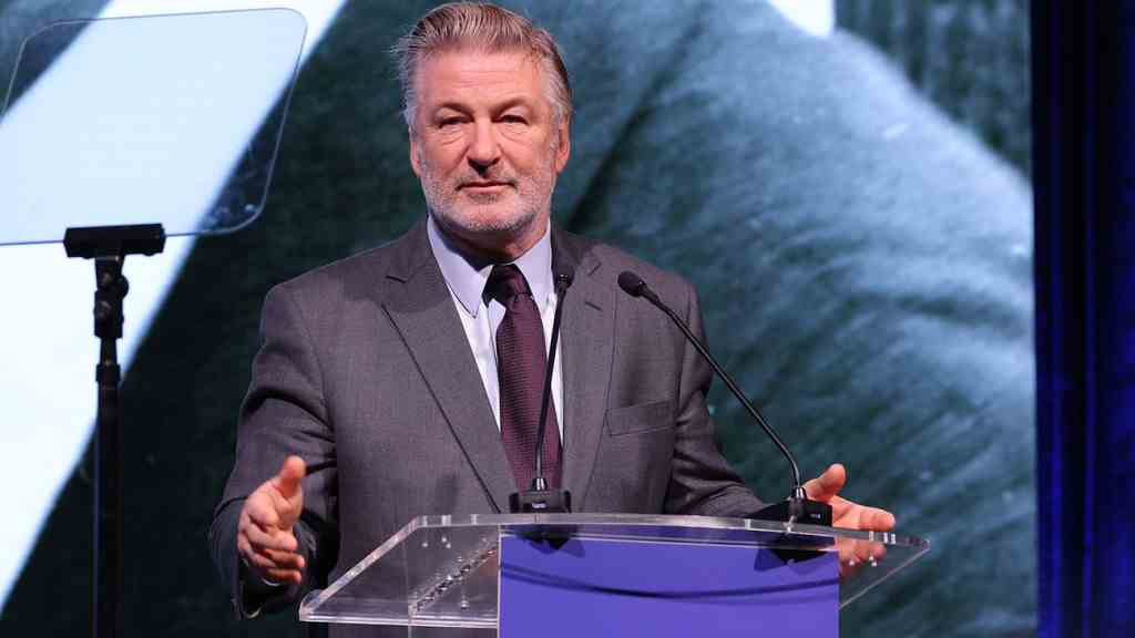 Pourquoi Alec Baldwin peut viser à poursuivre un procès pour des accusations de tir de « rouille »
