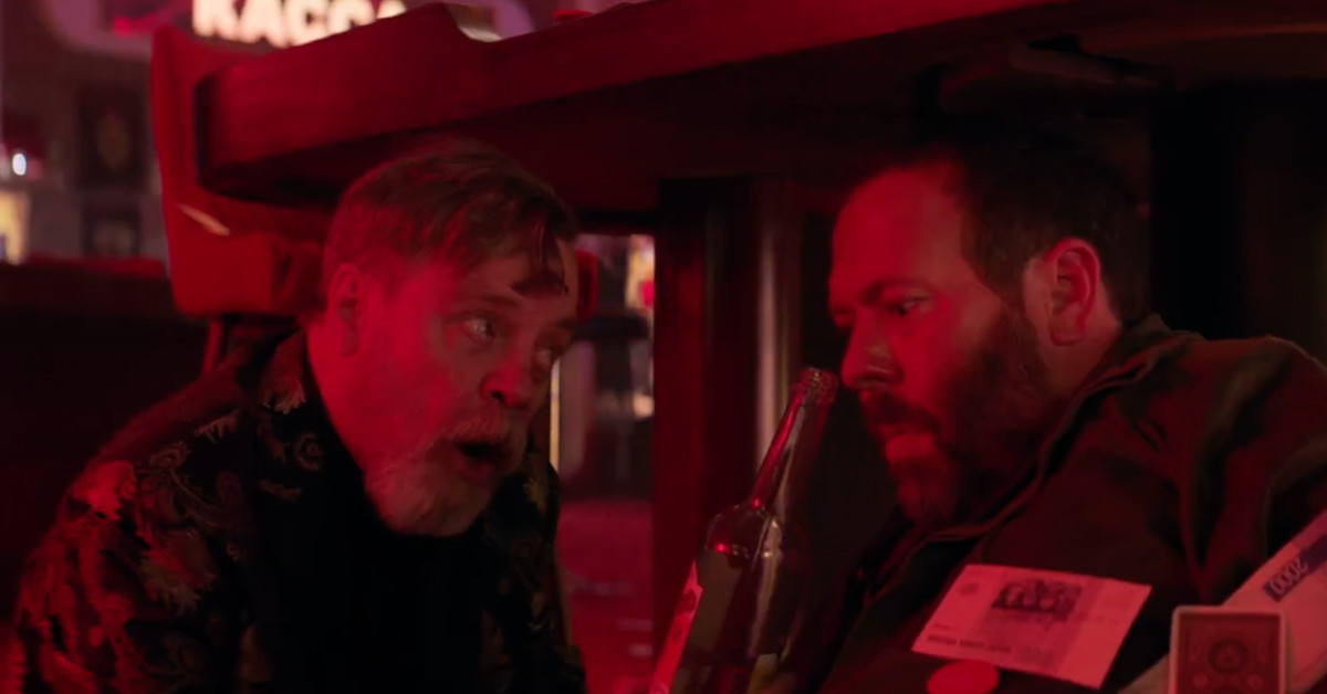 Regardez Mark Hamill et Bert Kreischer se droguer et tuer des gens dans The Machine
