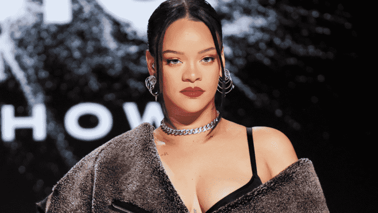 Rihanna dit que la setlist du Super Bowl a changé 39 fois, taquine une nouvelle musique "bizarre" : "Ça n'a peut-être jamais de sens pour mes fans"
	
	
