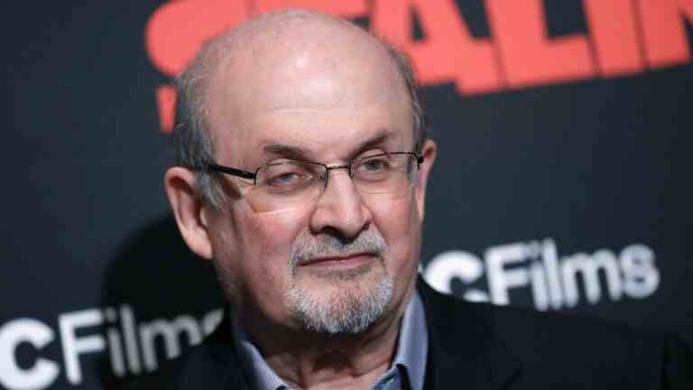 Salman Rushdie révèle qu'il a fait des cauchemars "effrayants" après une attaque au couteau "colossale"
