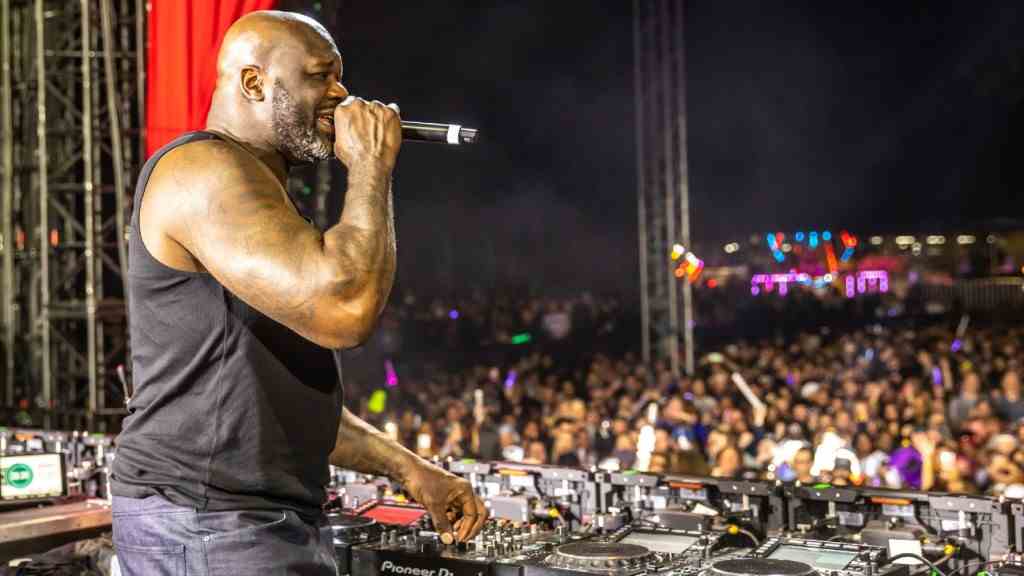 Shaquille O'Neal, alias DJ Diesel, en concert : 