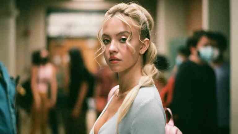 Sydney Sweeney d'Euphoria vient de secouer ce que je ne peux décrire que comme un collier de fesses sur le tapis rouge, et c'est une humeur
