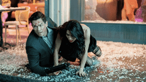 Steve Howey et Ginger Gonzaga jouent dans une adaptation sur petit écran de True Lies de James Cameron.