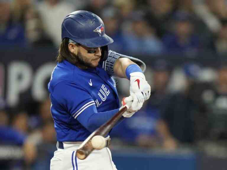 Un nouvel accord paiera à l’arrêt-court des Blue Jays Bo Bichette 33,6 millions de dollars sur trois ans