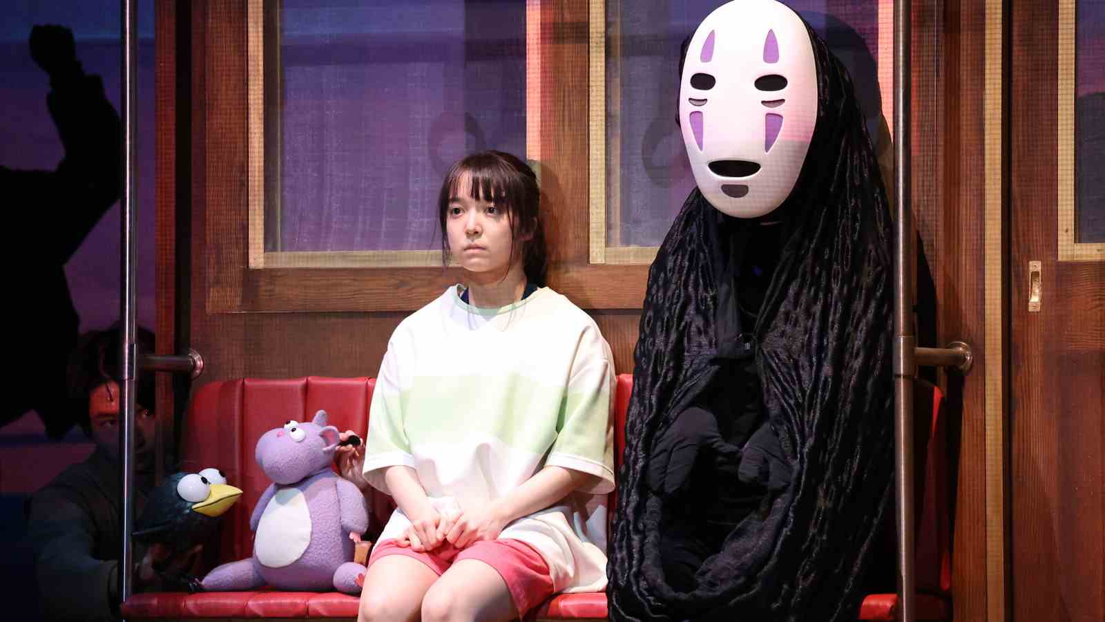 Version filmée de la pièce de théâtre Spirited Away adaptant l'anime bien-aimé du Studio Ghibli à venir au cinéma
