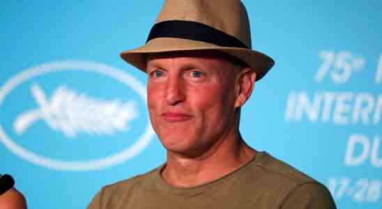 Woody Harrelson dénonce les protocoles de l'ensemble COVID comme "non-sens", exhorte Hollywood à "arrêter" de forcer la "vaccination" : ce n'est "pas un pays libre"