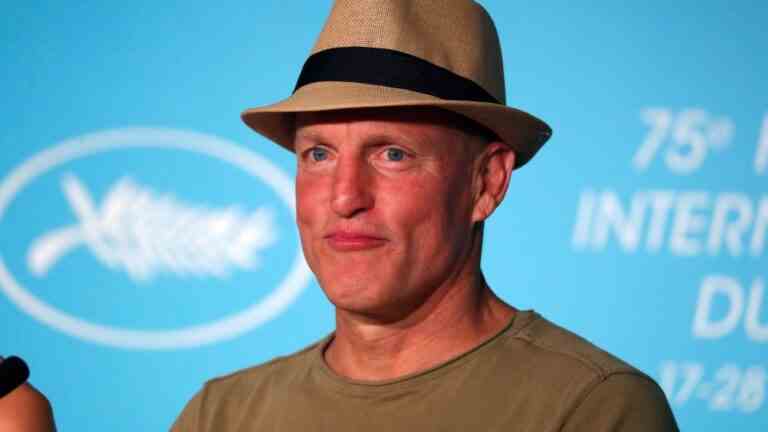 Woody Harrelson dénonce les protocoles de l'ensemble COVID comme "non-sens", exhorte Hollywood à "arrêter" de forcer la "vaccination" : ce n'est "pas un pays libre"
	
	
