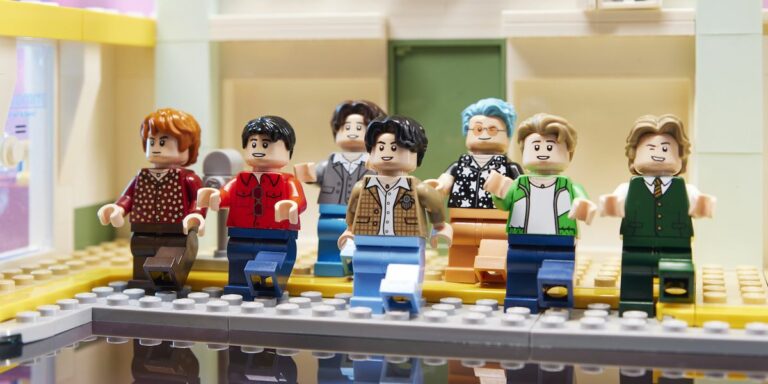 L'ensemble BTS de LEGO avec de toutes nouvelles figurines du groupe est enfin en vente

