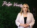 Le studio de tatouage Pulse Vancity de Tamia Overes a connu une forte augmentation de l'attention du public en raison de ses messages populaires sur TikTok.  