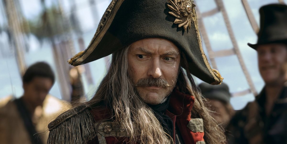 Premier aperçu du Capitaine Crochet de Jude Law dans le nouveau film de Peter Pan

