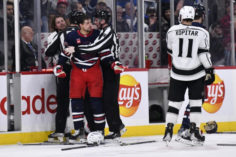 Les Jets perdent deux avances de deux buts et tombent face aux Kings d’Anze Kopitar en fusillade