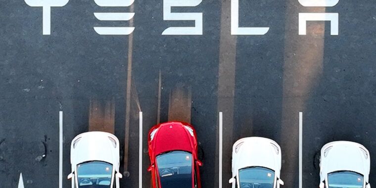 Tesla fait obstruction à une enquête sur la discrimination, l’agence d’État de Californie accuse