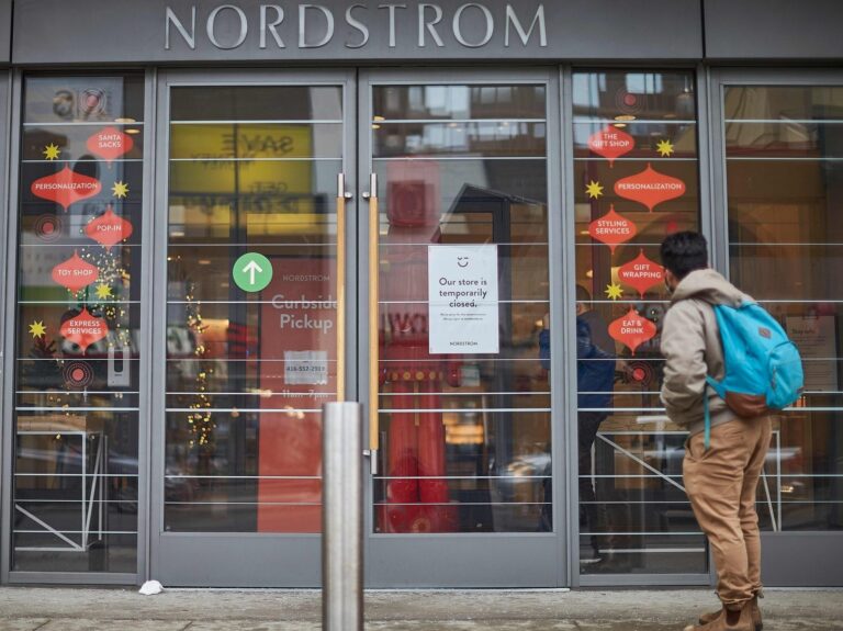 Nordstrom ferme tous ses magasins canadiens, supprimant 2 500 emplois