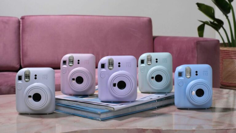 Fujifilm Instax Mini 12 est le successeur du meilleur appareil photo instantané pour débutants