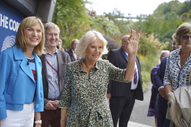 Visite de la duchesse de Cornouailles à Antiques Roadshow