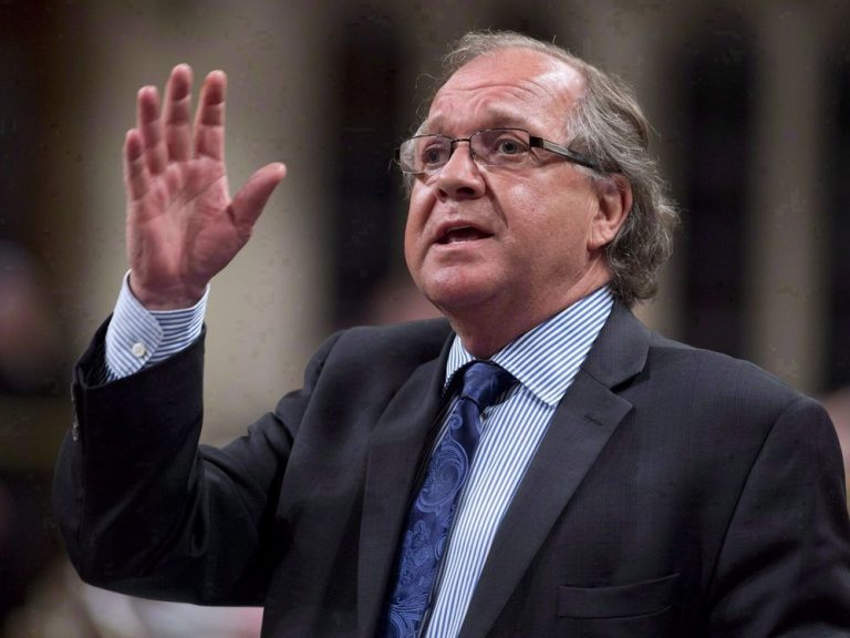 L’ancien député conservateur Bernard Valcourt plaide non coupable d’entrave et de résistance à la police